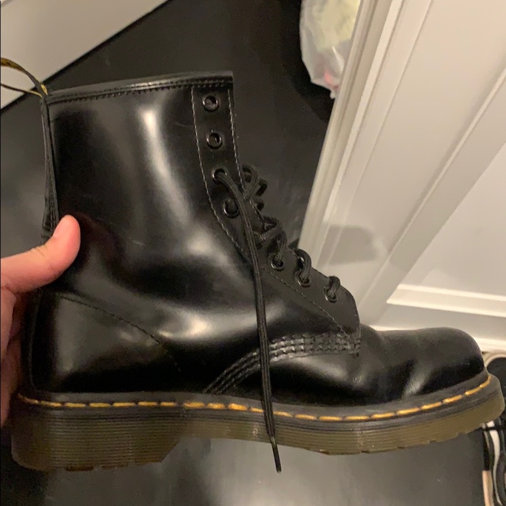 Black Dr. martens 1460